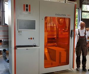 Holzher Referenzkunde Groh mit seiner CNC Maschine Evolution 7405