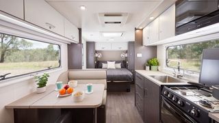 Holzher Referenzkunde Jayco mit Druckbakensäge ZENTREX Holzher Referenzkunde Jayco mit Druckbakensäge ZENTREX