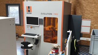 Referenzkunde PAN mit der vertikalen CNC Evolution 7402