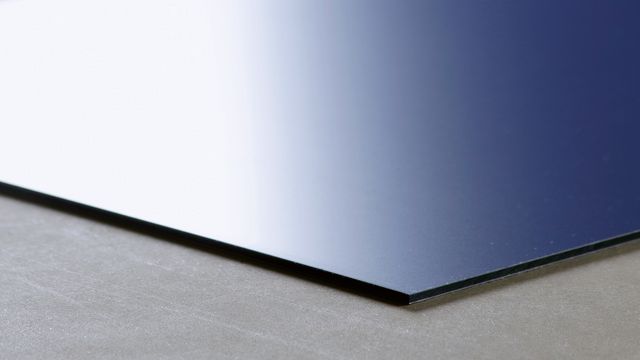 Verbundstoffe sauber bearbeiten mit der vertikalen Plattensäge SECTOR 1255V von HOLZ-HER. Verbundstoffe sauber bearbeiten mit der vertikalen Plattensäge SECTOR 1255V von HOLZ-HER.