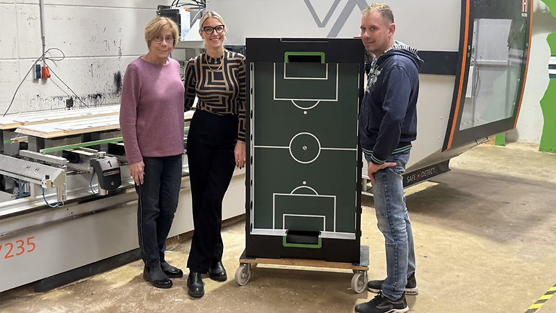 Der Herr der Kicker - Tischkicker-Manufaktur investiert in neues CNC-Bearbeitungszentrum von HOLZ-HER