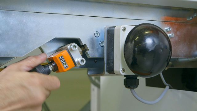 4-seitige Komplettbearbeitung Komplettbearbeitung auf allen 4 Werkstückkanten und der Fläche