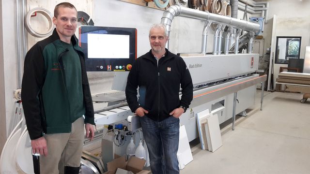 Die Schreinerei Vogt mit ihrer Kantenanleimmaschine SPRINT 1329 von HOLZHER Referenzkunde Vogt mit einer HOLZHER Kantenanleimmaschine Sprint 1329