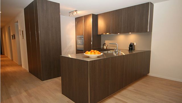Erfahrungen mit Holzher CNC Maschinen - hochwertige Komplettbearbeitung für Küchen - Schweizer Tradition Holzher Referenz Schweiz CNC - hochwertige Küchen, Oberflächenbearbeitung, CNC Bearbeitung