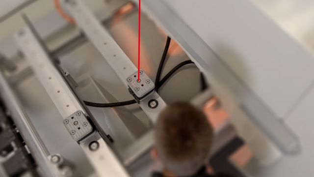 Laserpointer jeweils rechts und links am Bearbeitungskopf Laserpointer jeweils rechts und links am Bearbeitungskopf