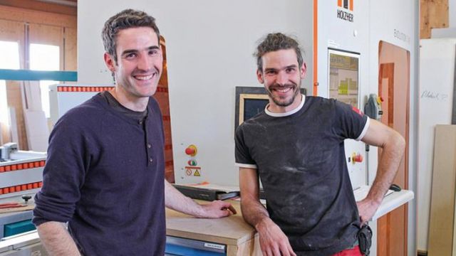 Referenzkunde Tischlerei Mähr aus Österreich - vertikales CNC Bearbeitungszentrum 7405 - CNC Bearbeitung auf kleinstem Raum Erfahrungen der Tischlerei Mähr aus Österreich mit der vertikalen CNC Evolution 7405 von Holzher