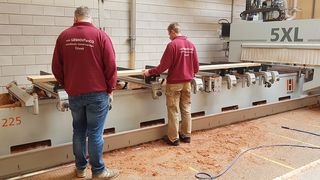 Professionelle Türenfertigung mit dem CNC Bearbeitungszentrum von HOLZ-HER