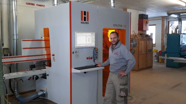 Erfahrung mit Holzher CNC Maschine - Komplettbearbeitung auf allen vier Werkstückkanten Referenz / Erfahrungswerte mit Holzher Maschinen - CNC Bearbeitung auf kleinstem Raum