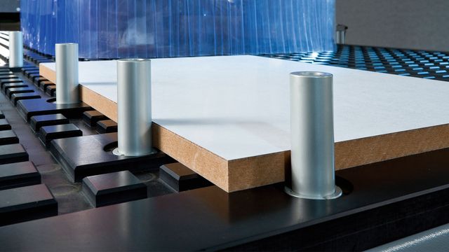 High-Flow Nesting Table - Die Nesting-Technologie ermöglicht ein optimiertes Bearbeiten und Aufteilen von plattenförmigen Werkstoffen. Hoch flexibler Nesting Tisch - Die Nesting-Technologie ermöglicht ein optimiertes Bearbeiten und Aufteilen von plattenförmigen Werkstoffen.